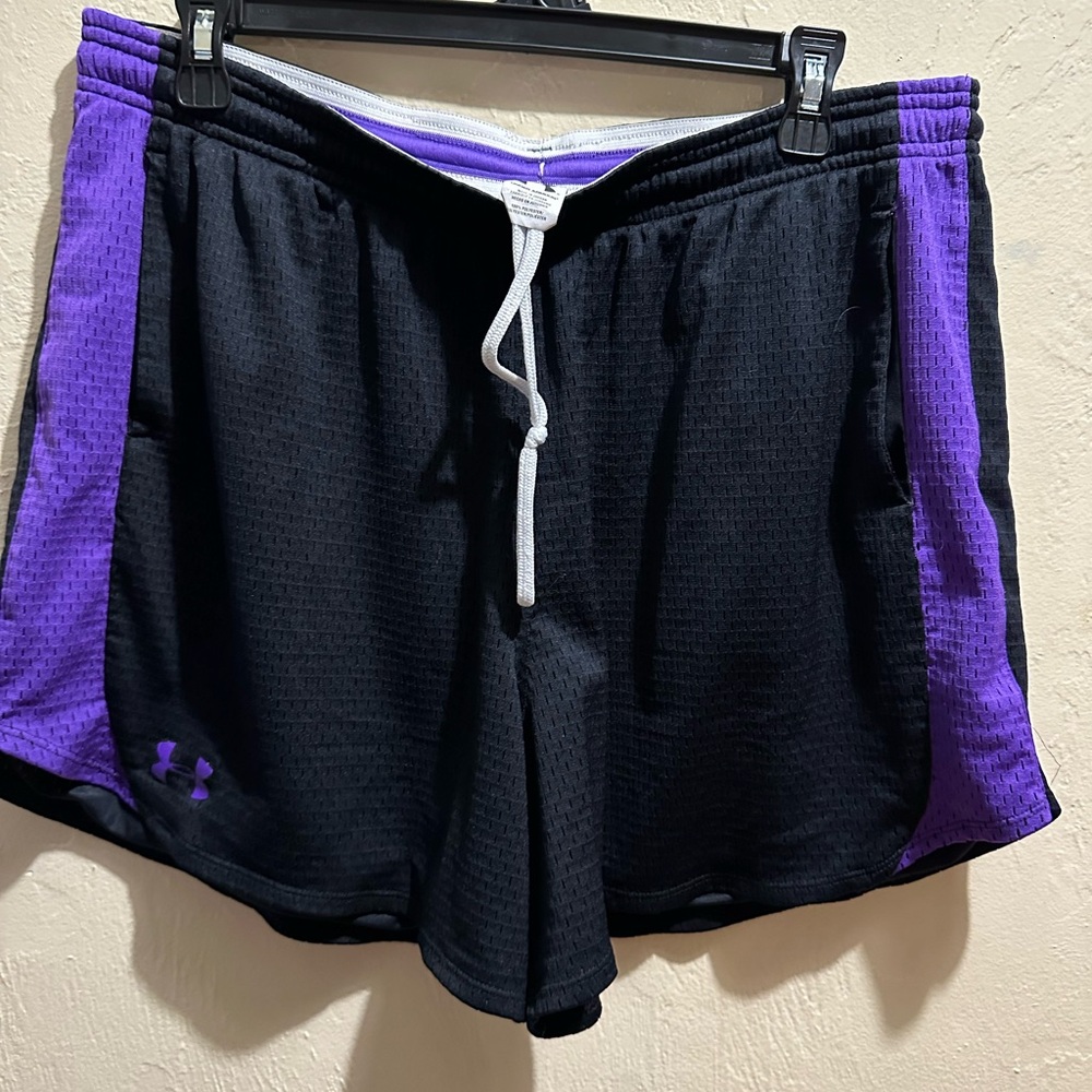 Under armor loose fitting shorts